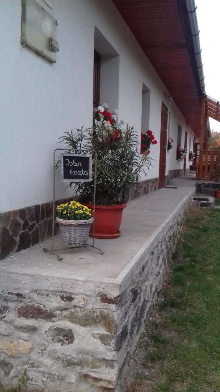 Hotel Kemences Vendeghaz Mikohaza Zewnętrze zdjęcie