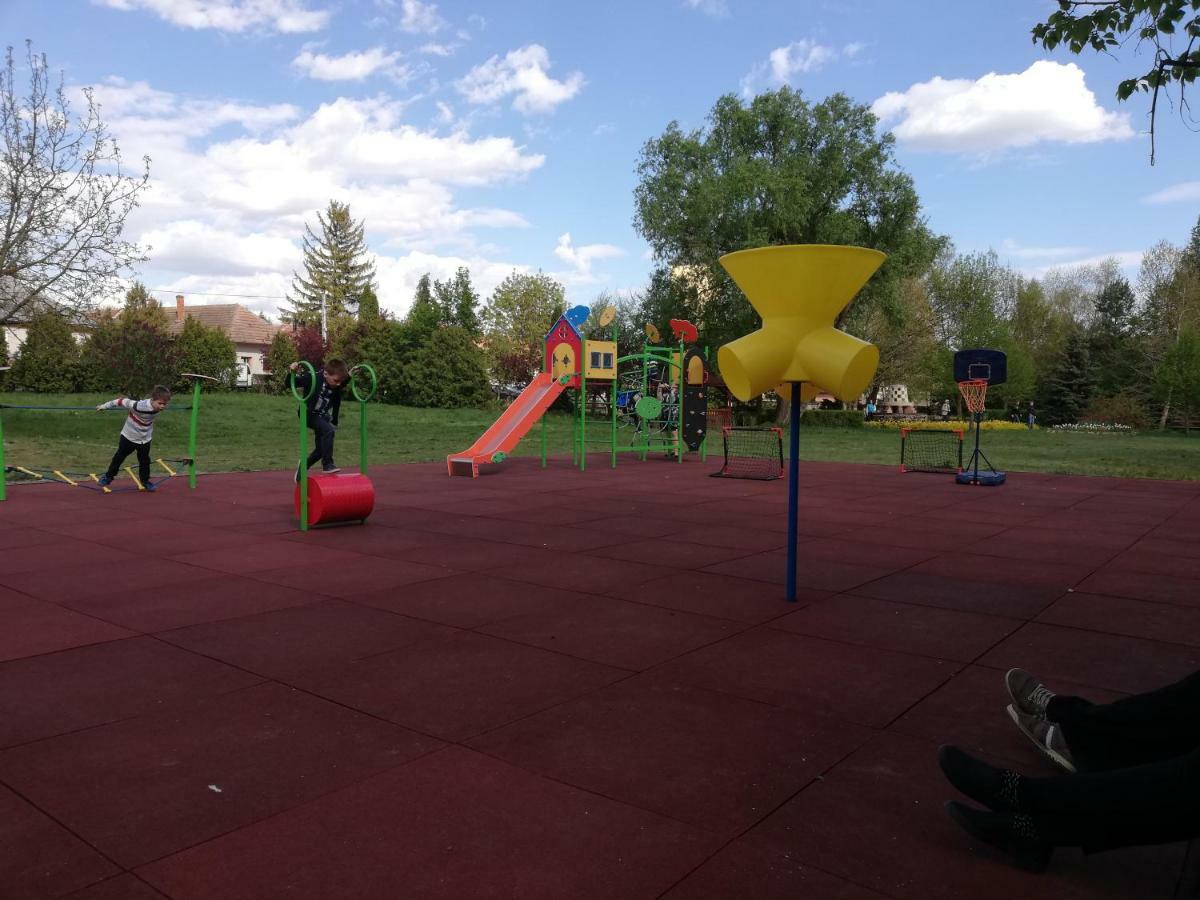 Hotel Kemences Vendeghaz Mikohaza Zewnętrze zdjęcie